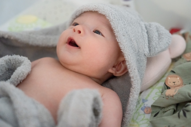 お風呂上がりの赤ちゃん