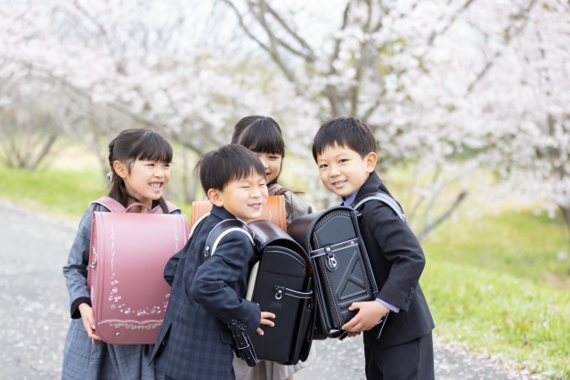 4人の小学生